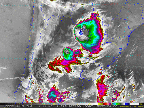 Imagem do satélite GOES 13/NOAA/EUA – Canal do Infravermelho + realce – dia 11/11/2014 – Hora local: 05:40 – Sul do Brasil