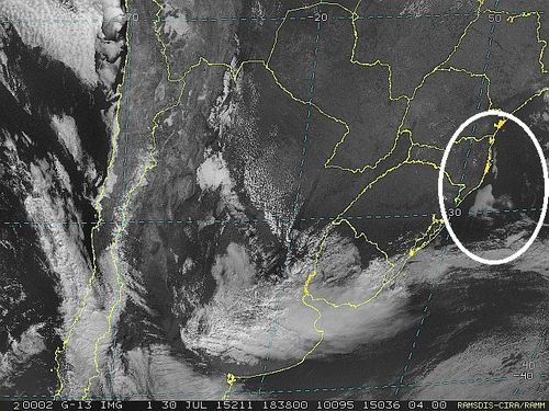 Imagem do satélite GOES 13/NOAA/EUA – Canal do Visível – dia 30/07/2015 – Hora local: 15:40 – Sul do Brasil.
